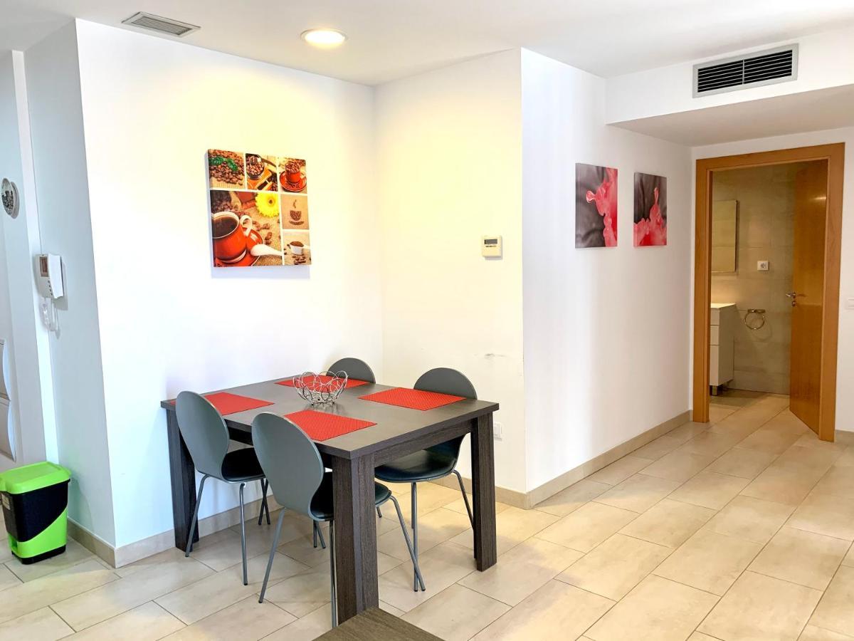Edifici Violetta Apartment Empuriabrava Bagian luar foto