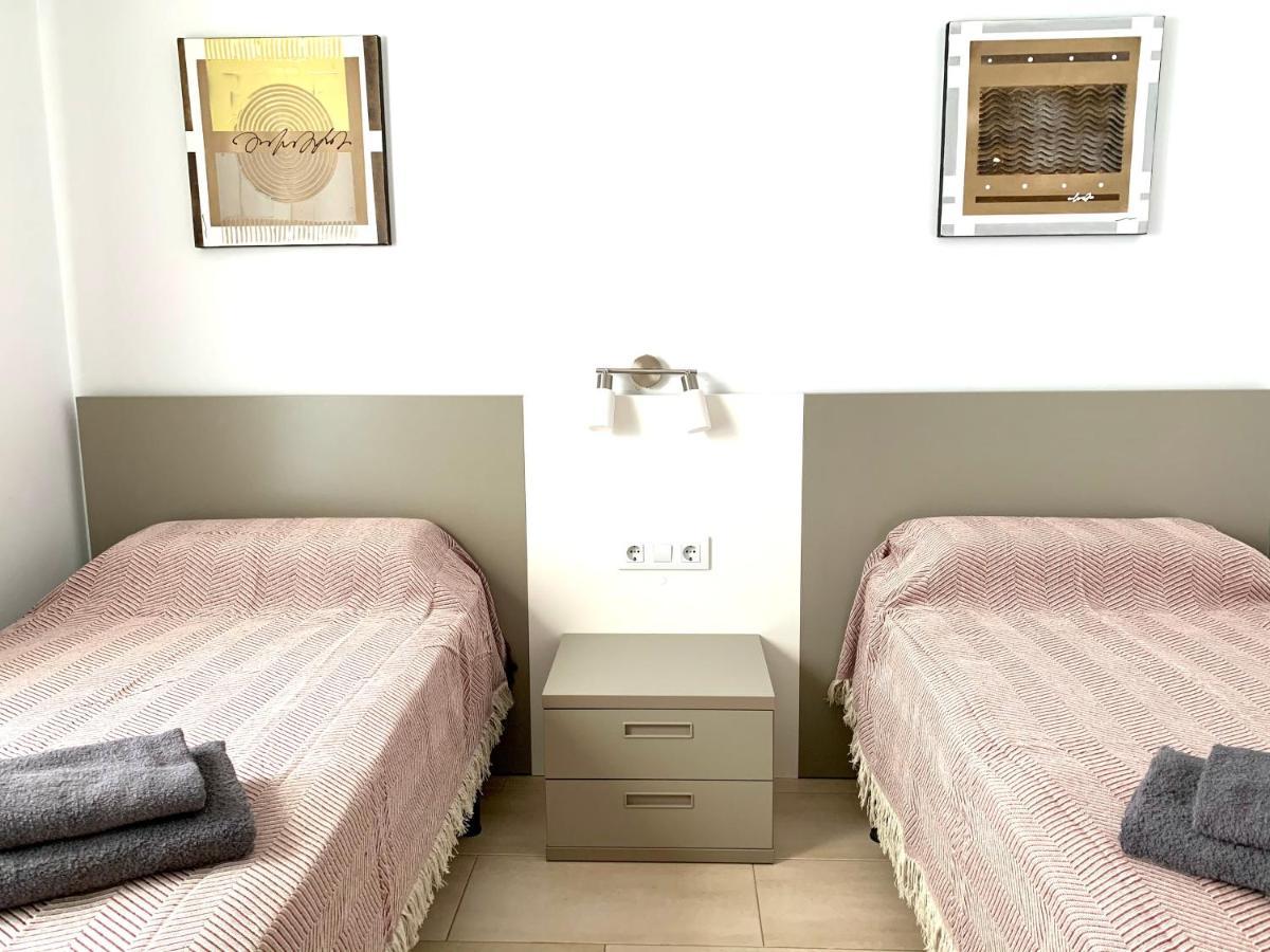 Edifici Violetta Apartment Empuriabrava Bagian luar foto