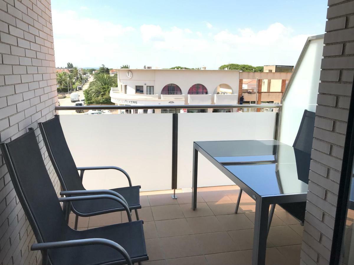 Edifici Violetta Apartment Empuriabrava Bagian luar foto