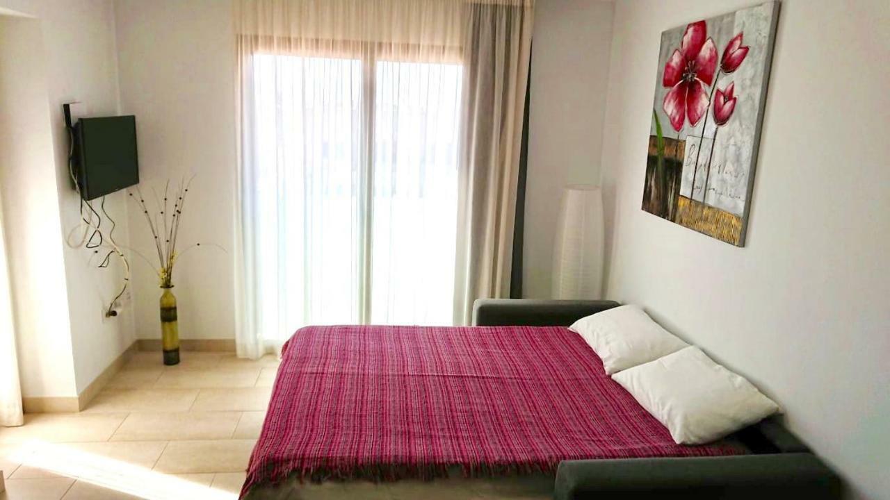 Edifici Violetta Apartment Empuriabrava Bagian luar foto